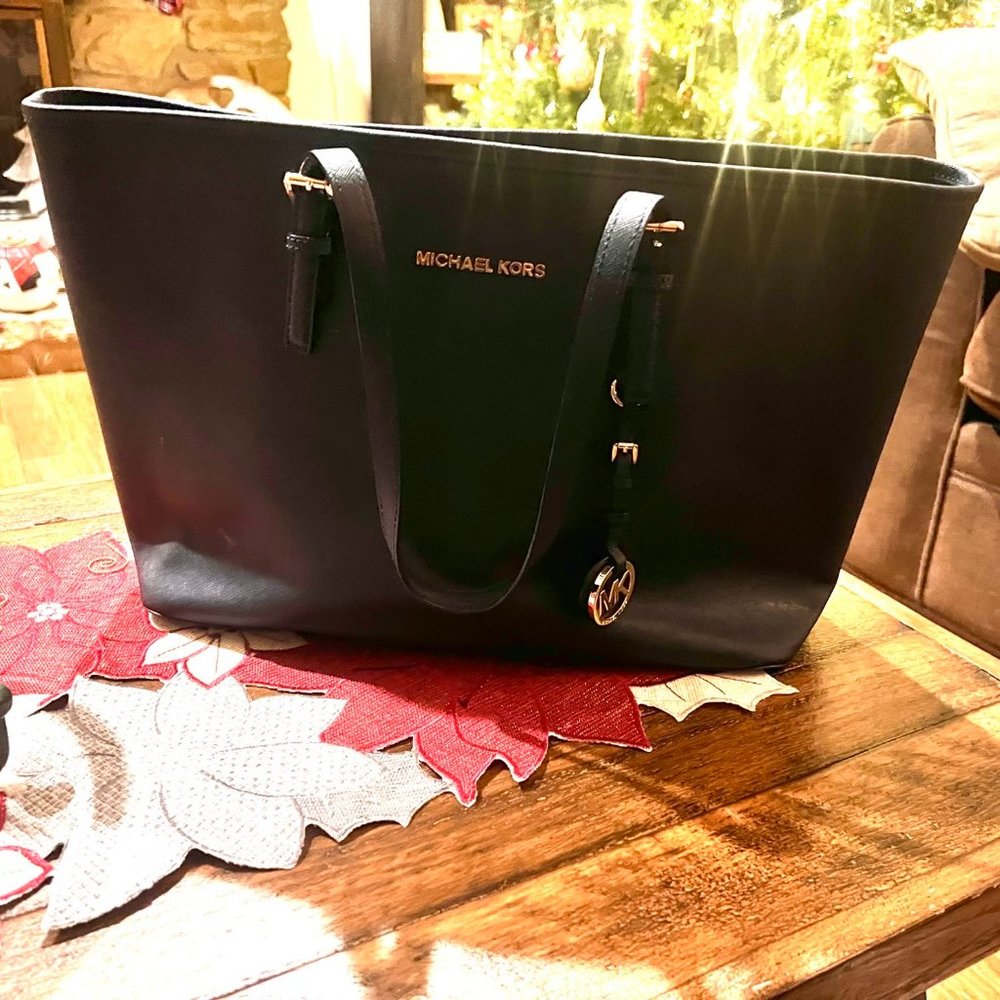 Michael Kors Jet Set Med Soffiano Leather Tote Navy Blue